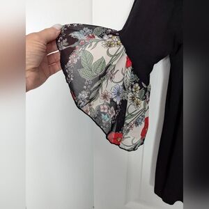 Storm Women's (Medium) Black Relaxed Fit Top With Flowy Floral 3/4 Sleeves